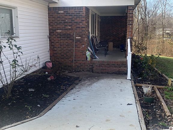 3rd image of 207 Shelby Dr