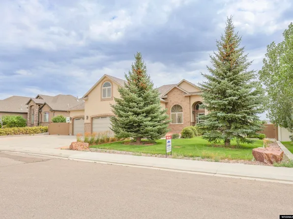 16 Long Dr, Rock Springs, WY 82901