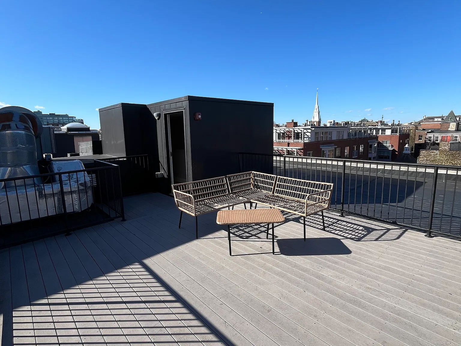 3 bed, 1330 sqft, $7,175 — Photo 4