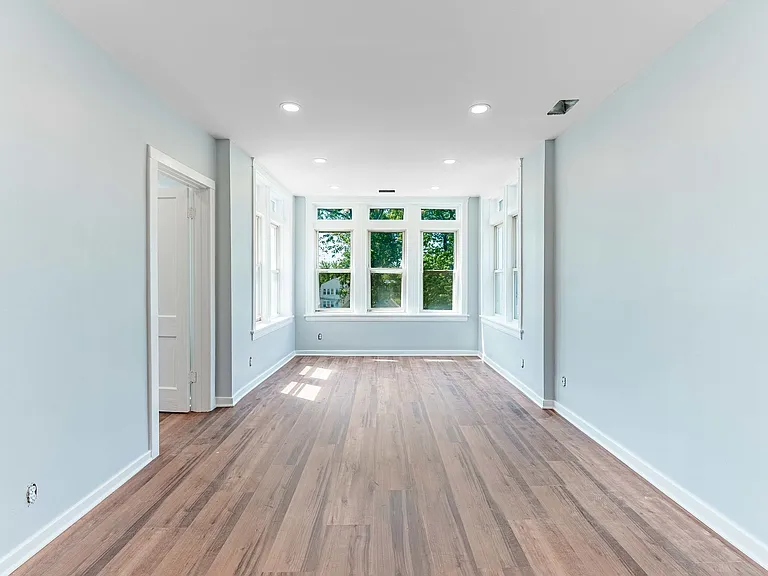 3720 W Eddy St #3 — Photo 5
