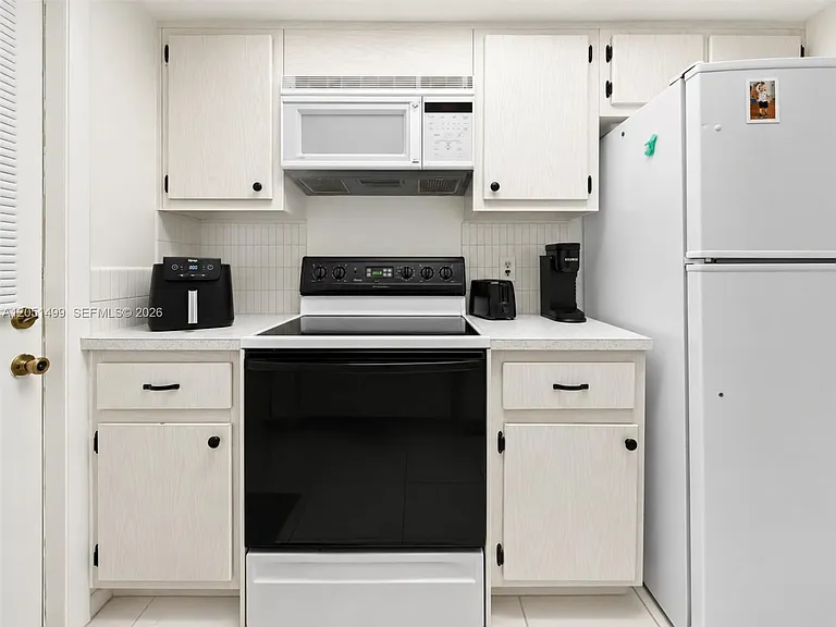 2431 SW 82nd Ave #203 — Photo 7
