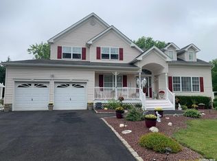 151 Southfield Rd, Baiting Hollow, NY 11933