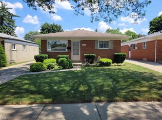 6228 Kinmore St, Dearborn Heights, MI 48127