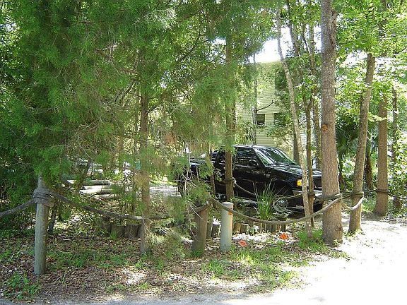 Ajoining (buildable lot)