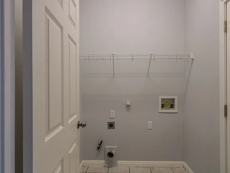8214 Cornerwood Dr — Photo 36
