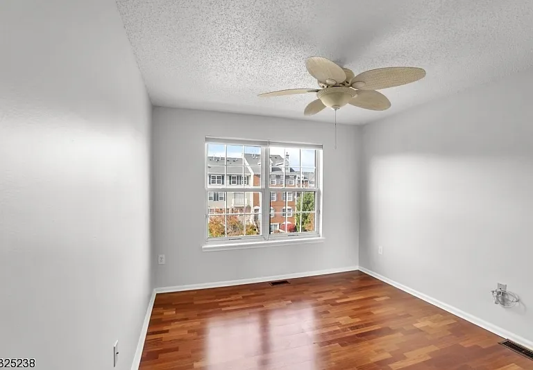 100 Callahan Ct — Photo 17