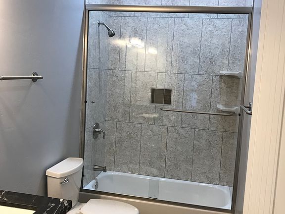Full hall bathroom 