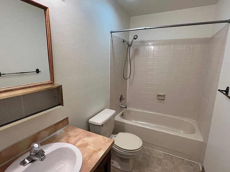 2200 Minerva Way #B8 — Photo 4