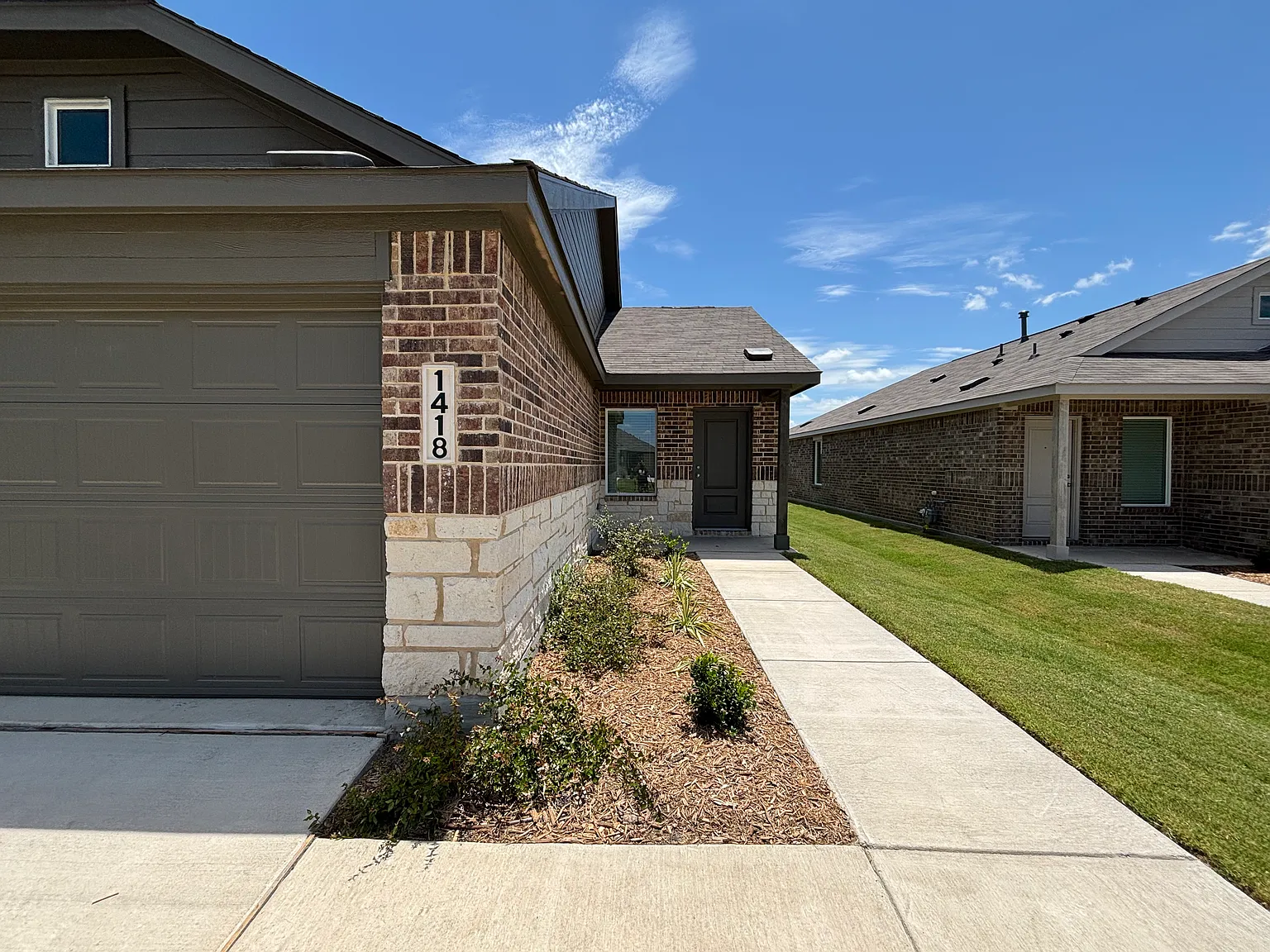 3 bed, 1461 sqft, $2,200 — Photo 2