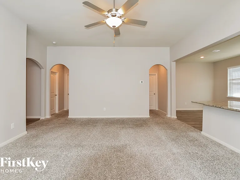 516 Aqueduct Dr — Photo 2