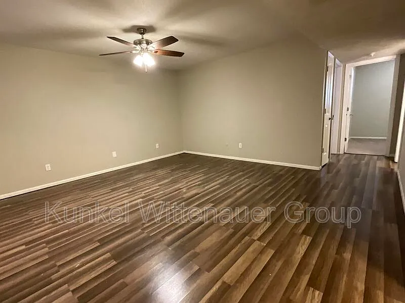 2 bed, 1.0 bath, 1050 sqft, $800 — Photo 3