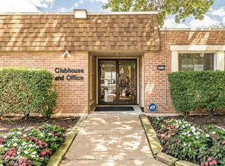 Pear Tree, Saint Ann, MO 63074