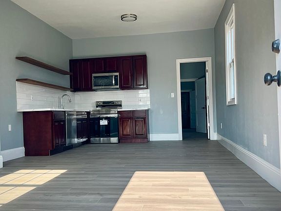 4th image of 522 Whitney Ave
