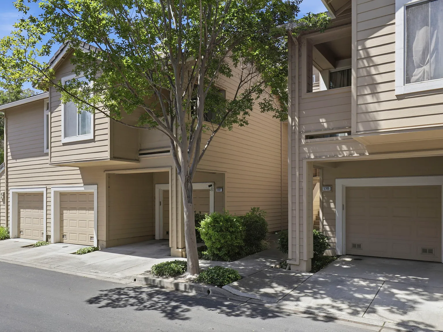 2 bed, 2.0 bath, 1100 sqft, $3,400 — Photo 3