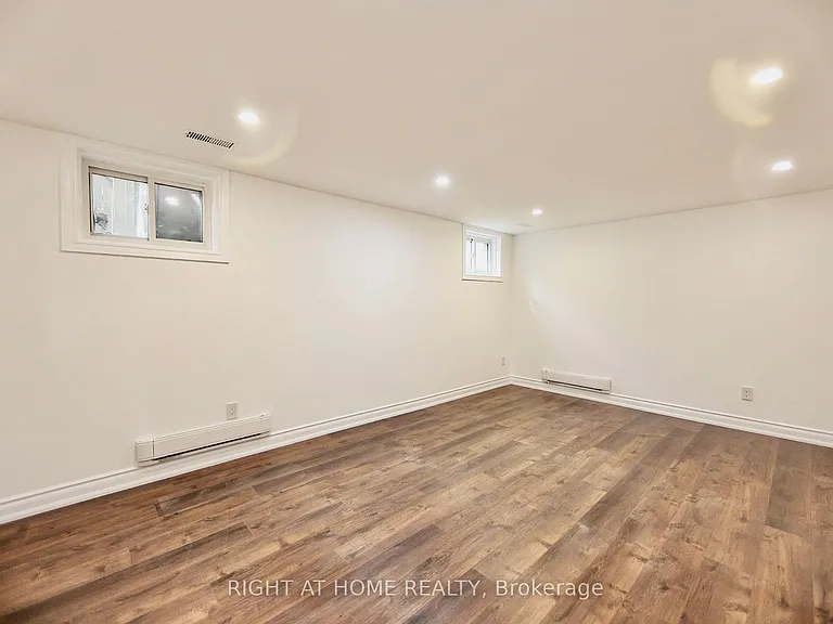 89 W Yonge Blvd NW — Photo 39