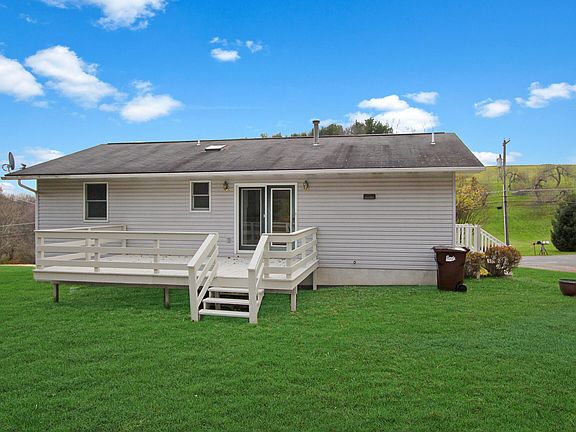 3rd image of 688 Lincoln Dr