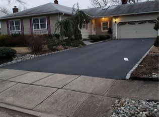 12 Whittier St, Edison, NJ 08820