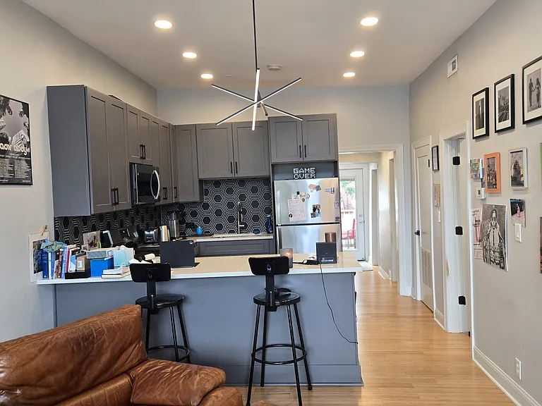 1642 N Western Ave #2 — Photo 8