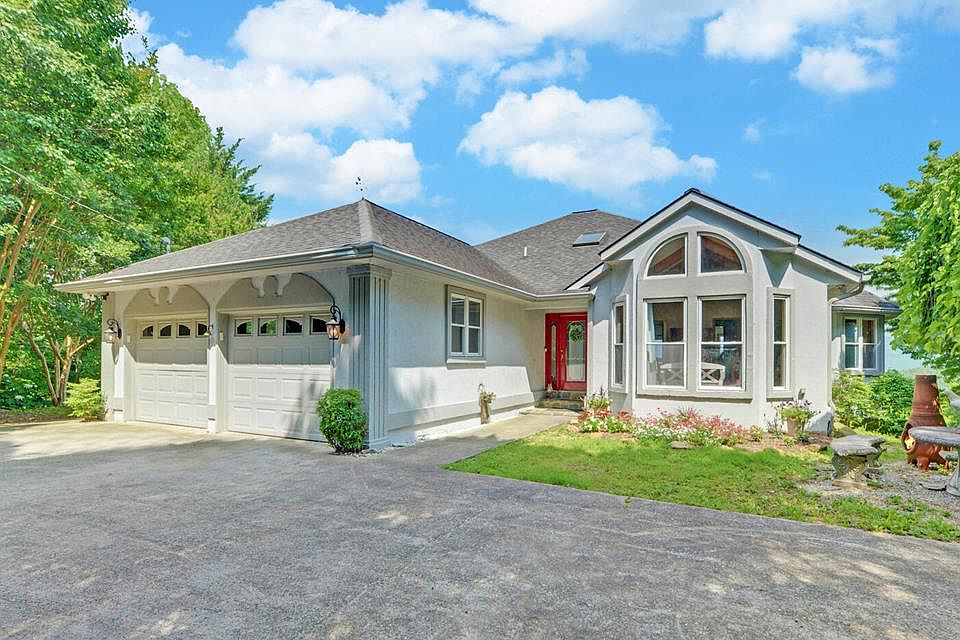1st image of 505 Eagle View Dr