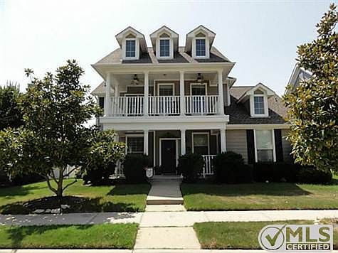1st image of 1015 Elm Dr