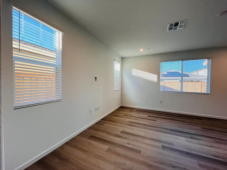 2040 Quartz Cove Way — Photo 32