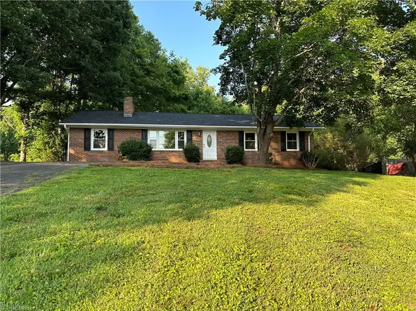 125 Dudley Cir, Mount Airy, NC 27030