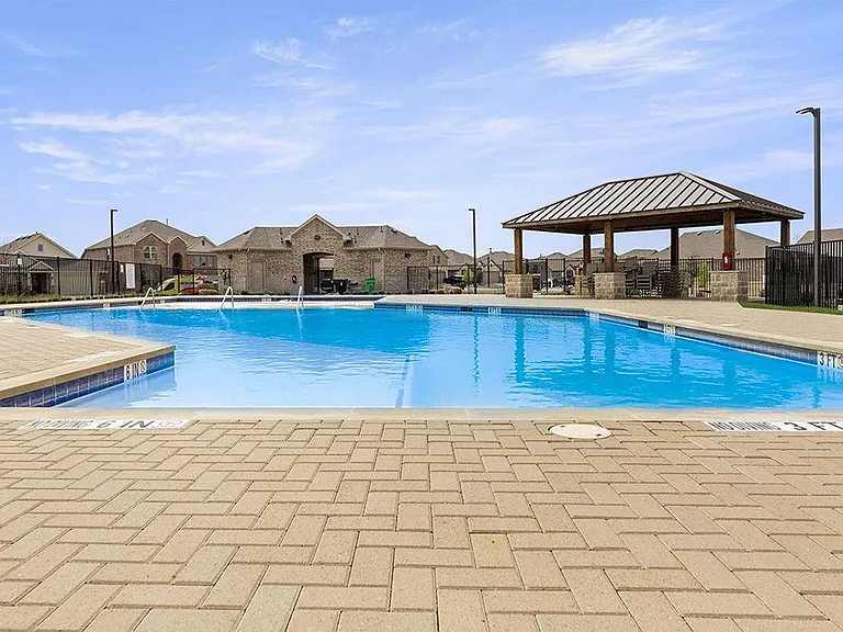 Community Pool - Walking Distance