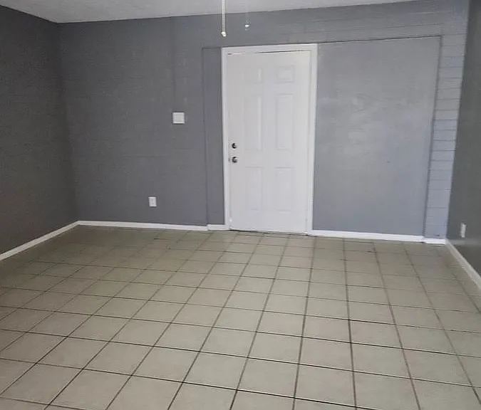 4900 E Culver St #9 — Photo 2