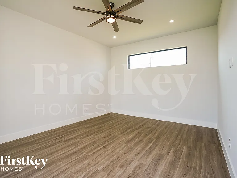 1131 NE 2nd Place Cpe — Photo 7