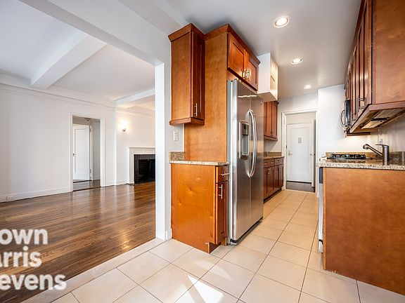 4th image of 15 Park Ave APT 3A