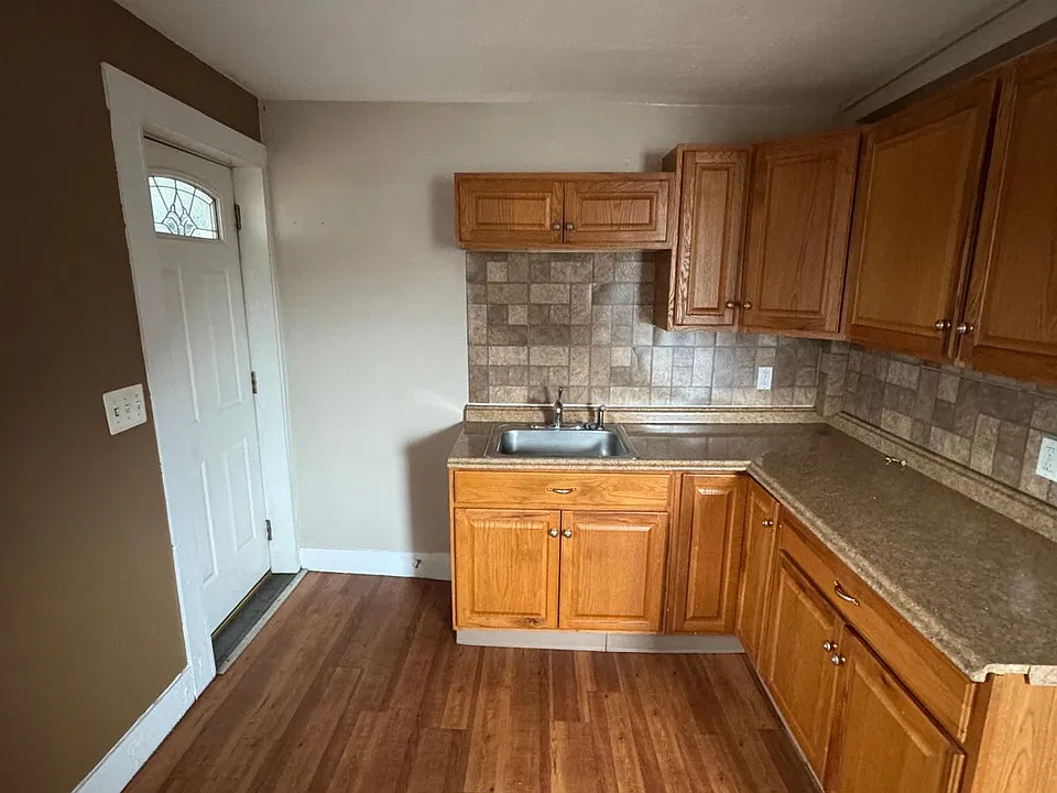 202 Circular Ave #2