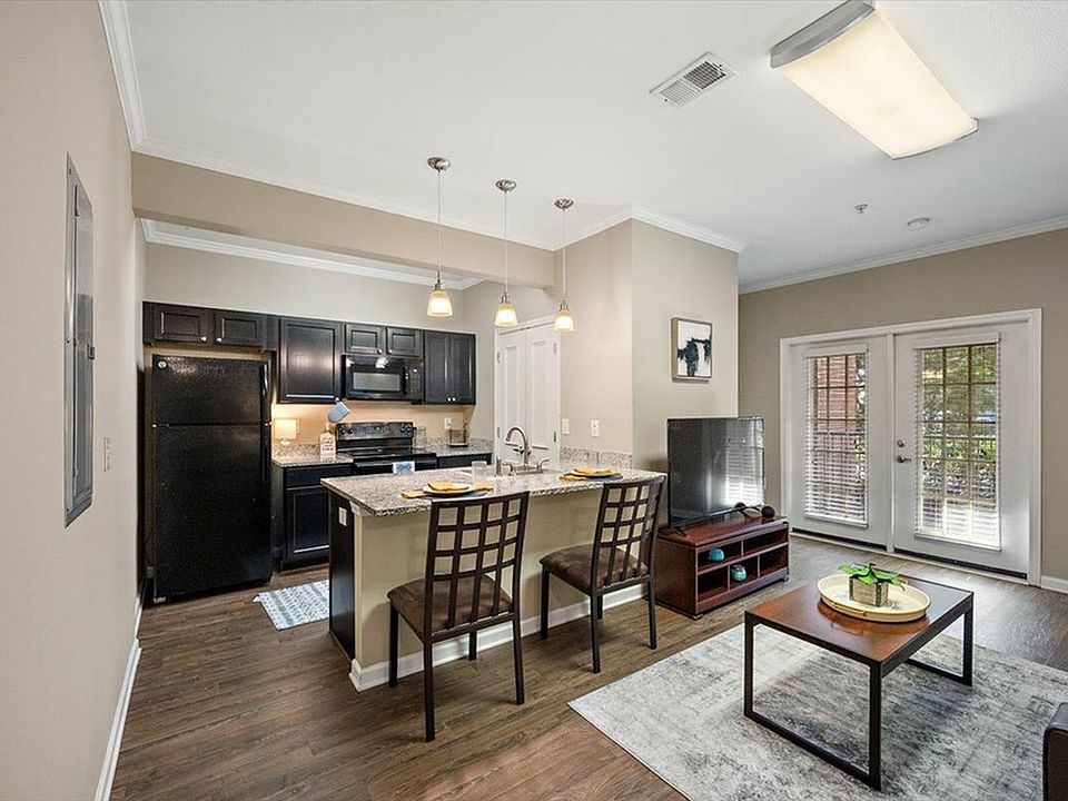 Elevate Your Living Space with Modern Kitchens and Stylish Interiors at Eagle Flatts Student Housing in Hattiesburg
