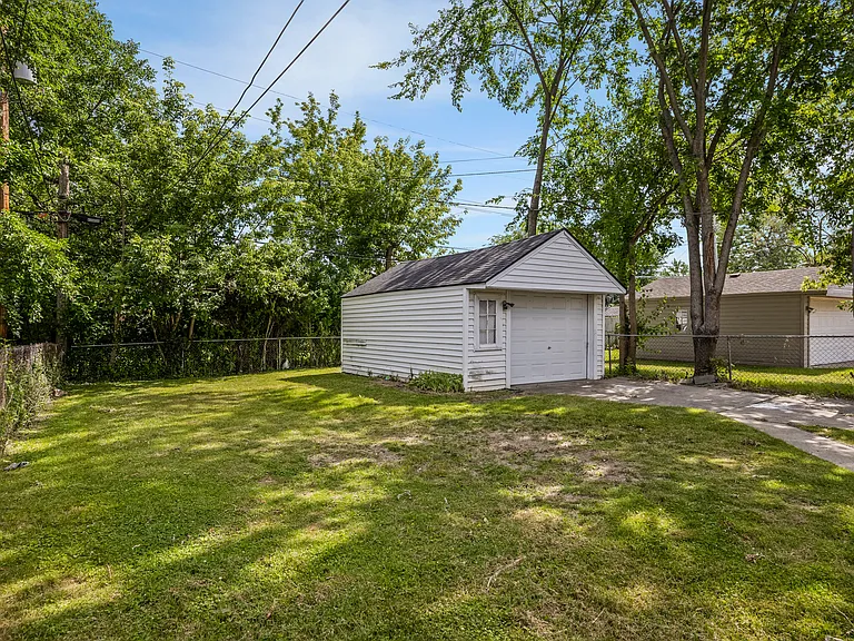15630 Sprenger Ave — Photo 20