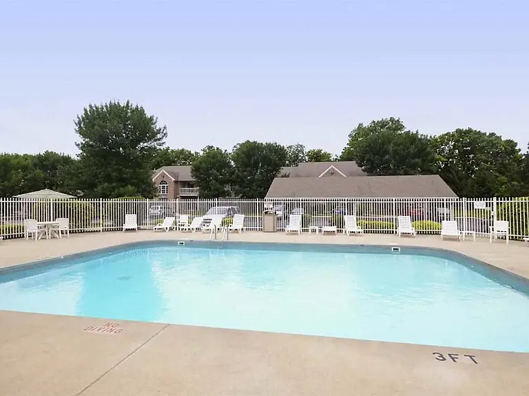 Bexley Village Apartments — Photo 43