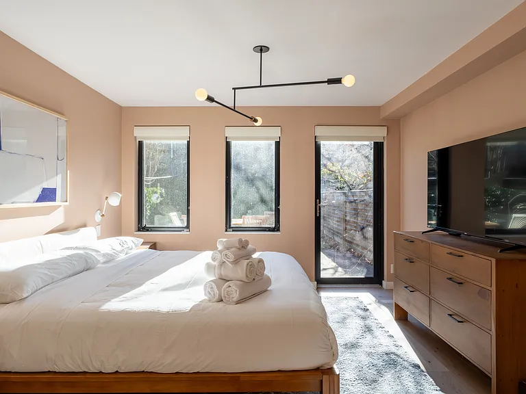 230 Bergen St #1 — Photo 34