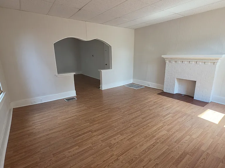 2913 California Ave — Photo 4
