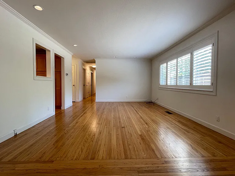 212 Ludell Dr — Photo 6