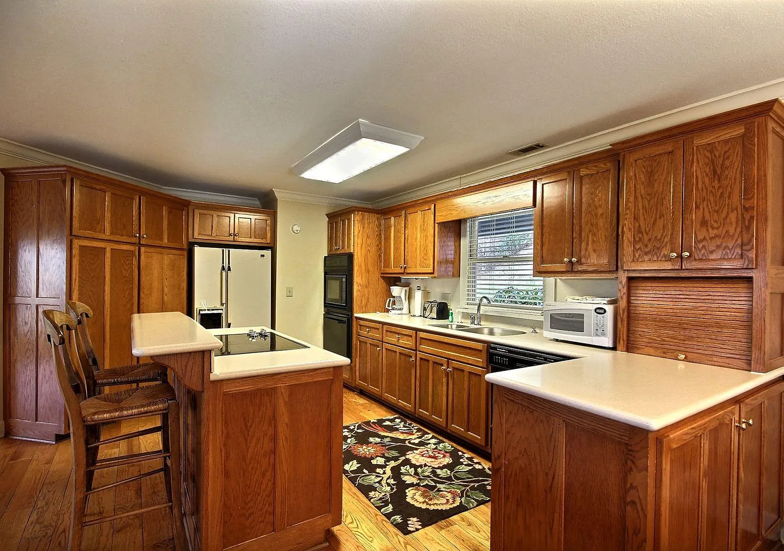 4 bed, 2352 sqft, $2,700 — Photo 3