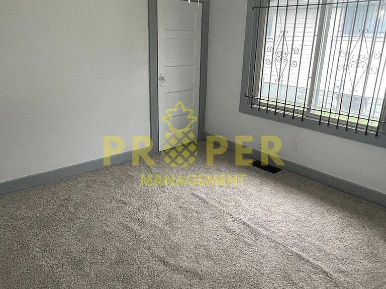 2328 Greenway St — Photo 8