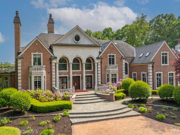 590 Dubuar St, Northville, MI 48167