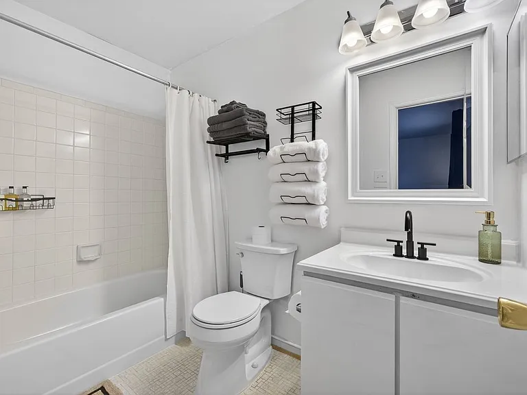 136 Stevens Dr — Photo 3