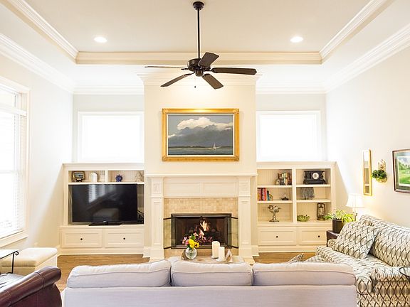 5th image of 1562 Westhaven Blvd