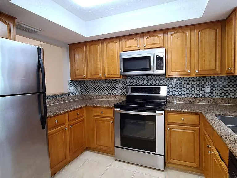 924 La Costa Cir #4 — Photo 6