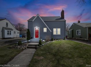 2236 Montroyal Ave, Waterford, MI 48328