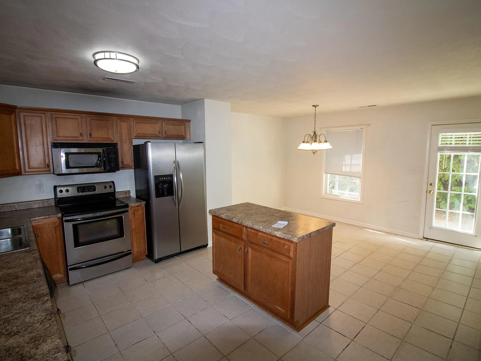 2 bed, 2.5 bath, 1524 sqft, $1,650 — Photo 4