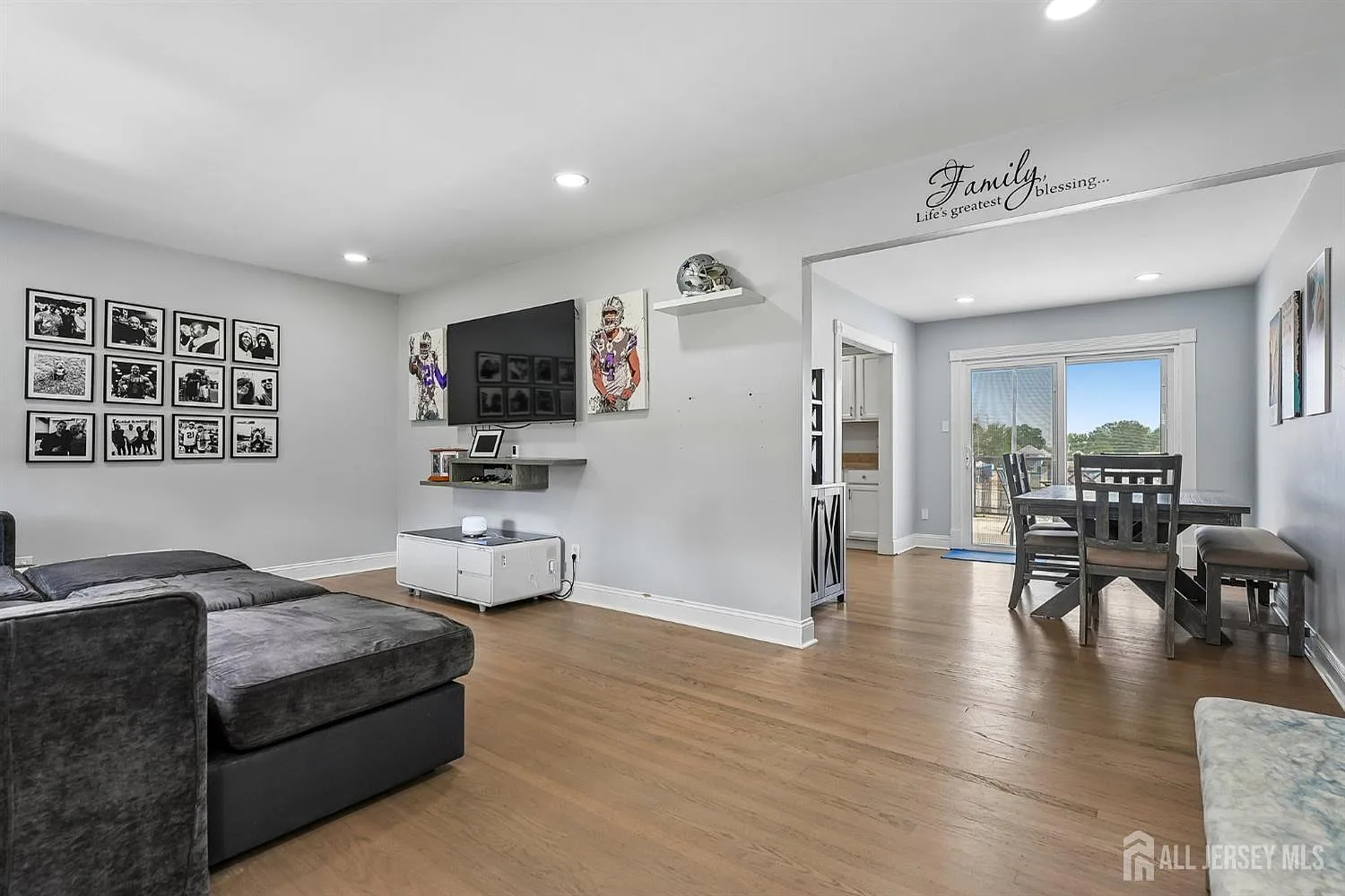 3 bed, 1.5 bath, 1158 sqft, $3,500 — Photo 2