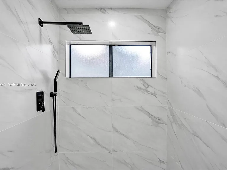 1818 Adventure Pl — Photo 32