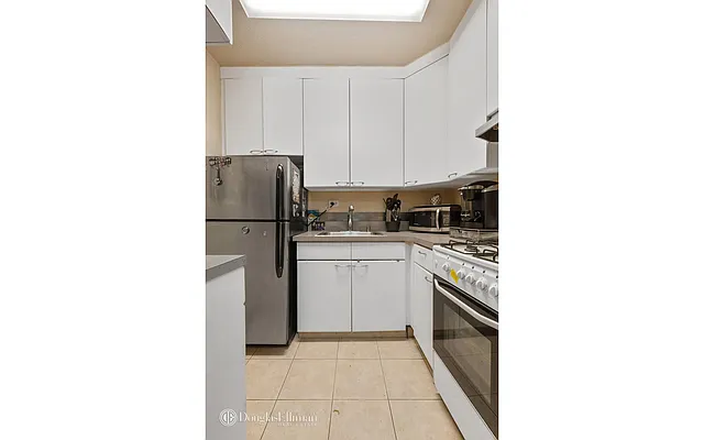 Sold by Douglas Elliman | media 17