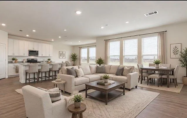 4 bed, 3.0 bath, 2390 sqft, $2,595 — Photo 3