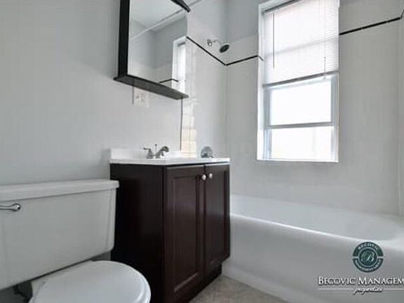 5th image of 5861 N Kenmore Ave